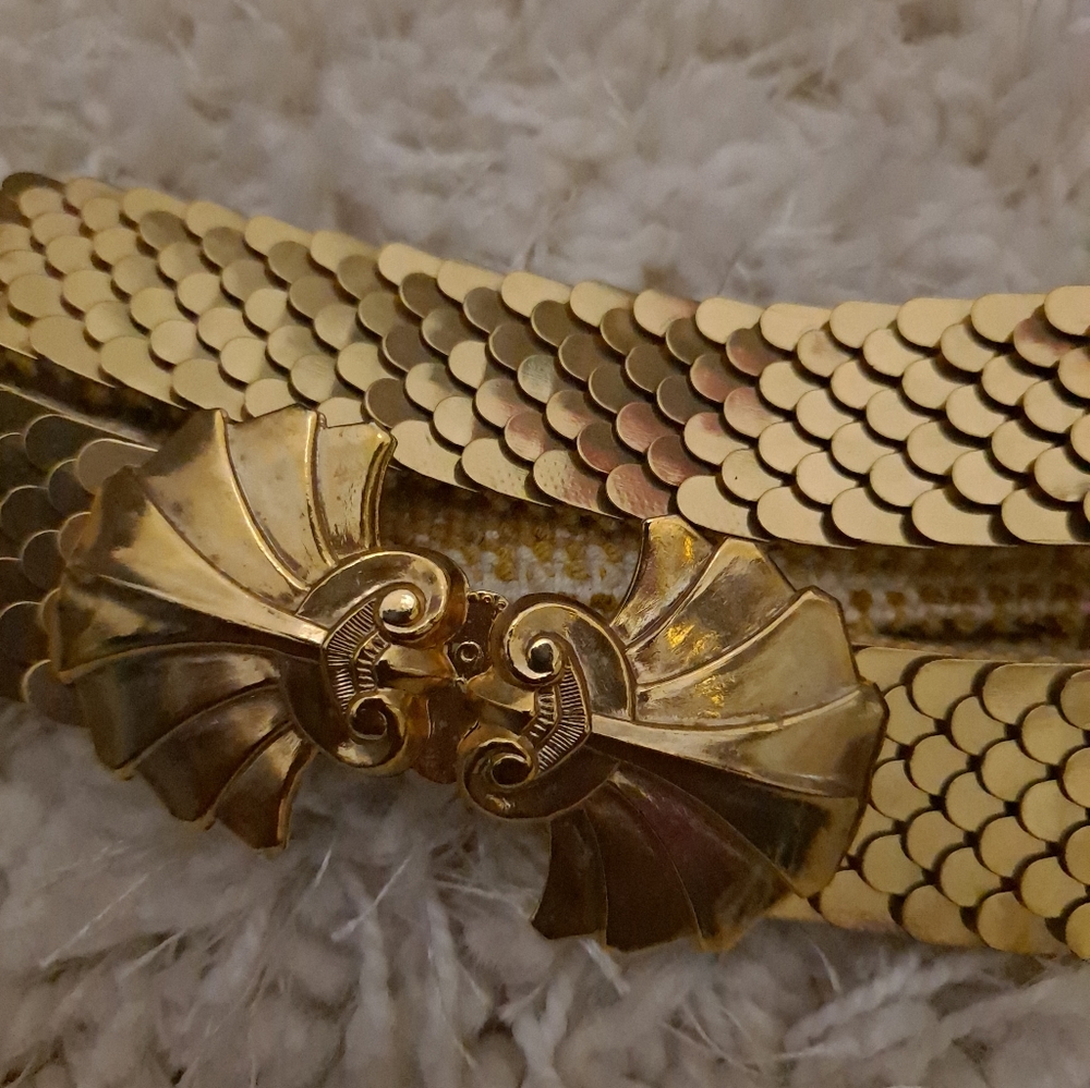 Gold stretch metal vintage belt 25-44"